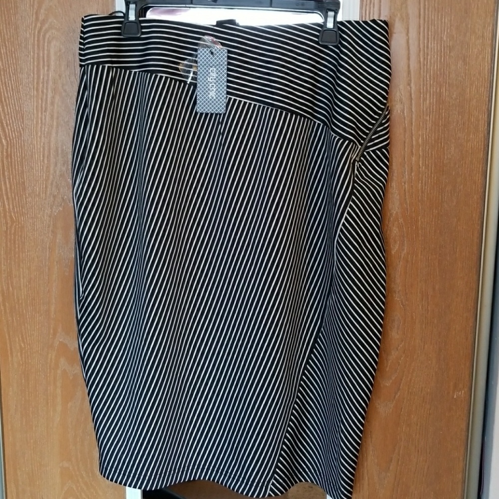 CITY CHIC side zip striped pencil skirt, size XS
